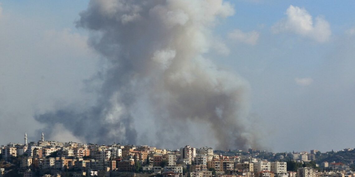 Israel bombardea objetivos de Hezbolá en Líbano; van 180 muertos