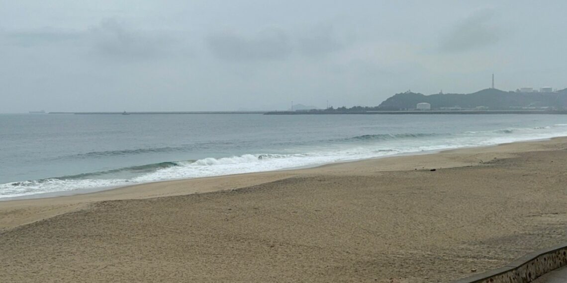 Guerrero reporta 2 muertos por paso de ‘John’; un socavón, deslaves y cortes de luz en Oaxaca