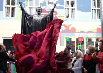 Inaugura Martí Batres nueva Plaza Garibaldi; “Aquí se respira a la cantautora Chavela Vargas