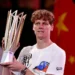 Sinner gana la final de Shanghái a Djokovic en medio del escándalo de dopaje