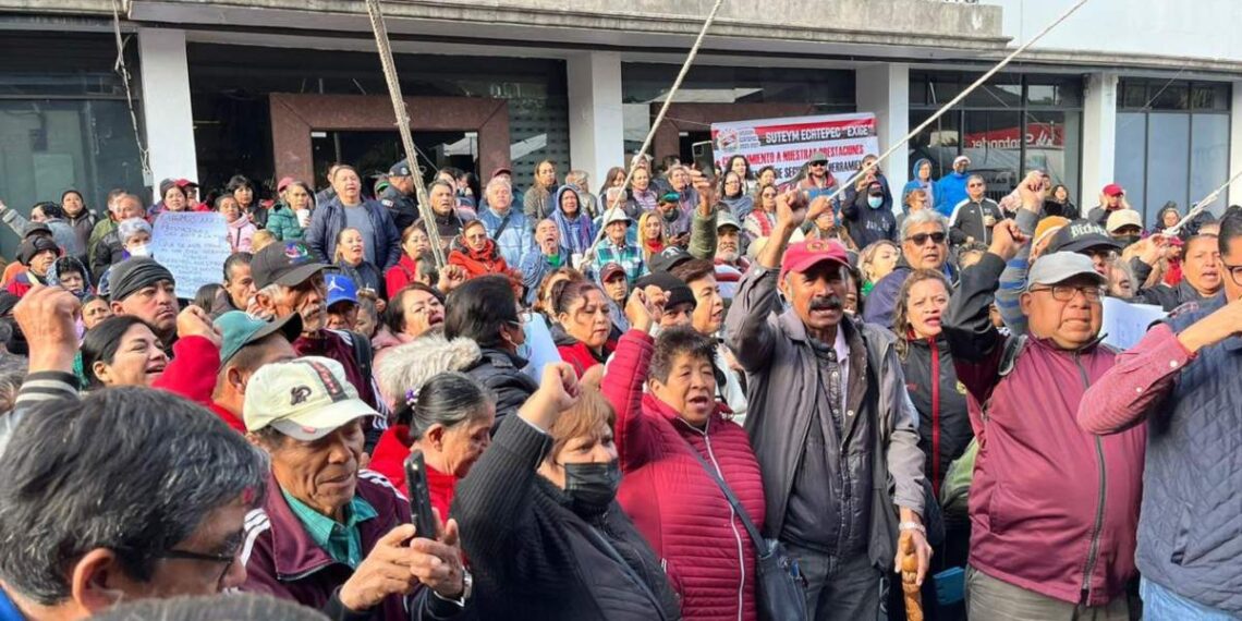 Tercer día de protesta en Ecatepec; toman Palacio Municipal