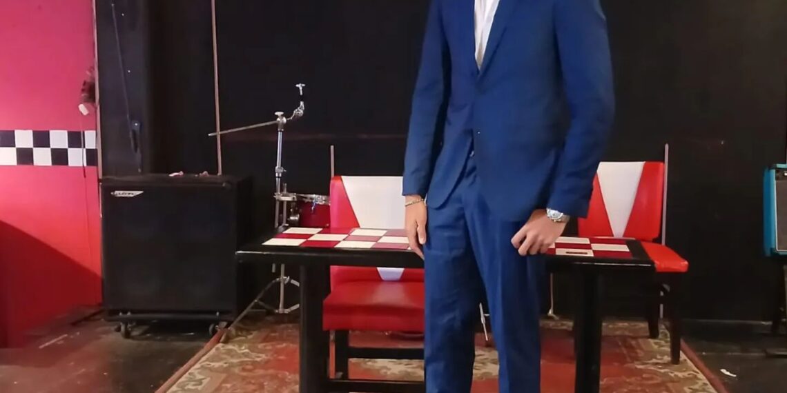 ÁLVARO TADEO presenta con rueda de prensa en México su primer disco "ALGO DE MÍ"