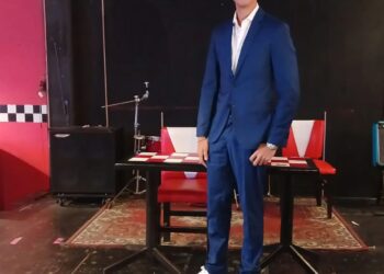 ÁLVARO TADEO presenta con rueda de prensa en México su primer disco "ALGO DE MÍ"