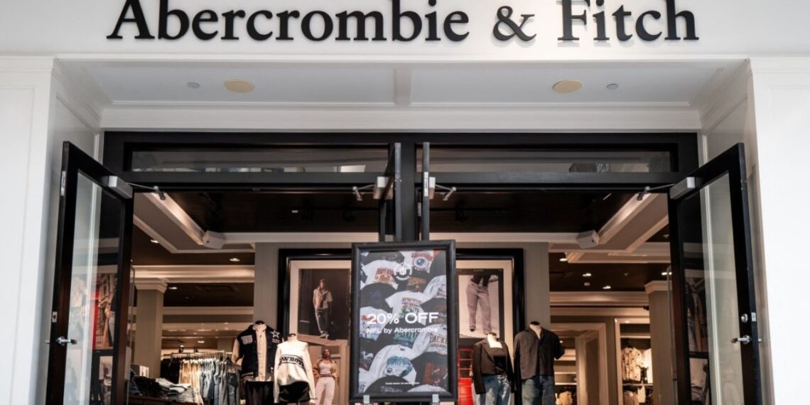 Exjefe de Abercrombie enfrenta acusación por tráfico sexual