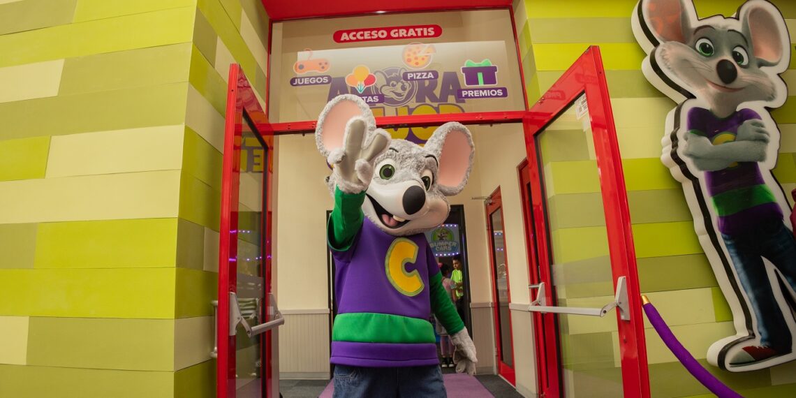 CHUCK E. CHEESE se reinventa y presenta su campaña “ahora mejor que nunca”