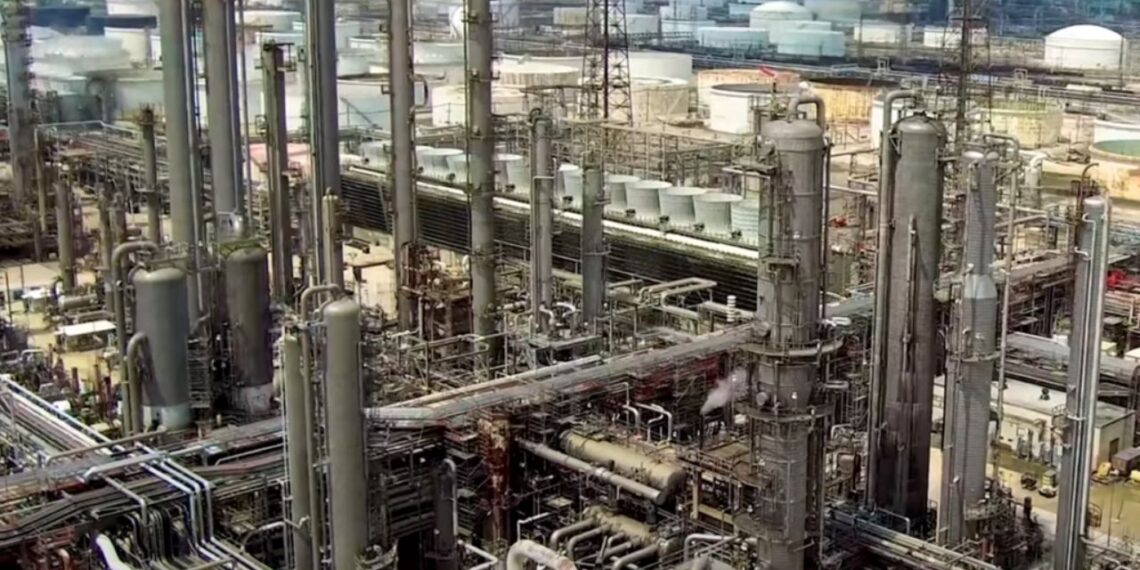 Pemex hace balance tras fuga de gas amargo en la refinería de Deer Park