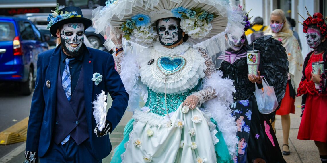 Realizan Mega Procesión de Catrinas 2024 en Paseo de la Reforma