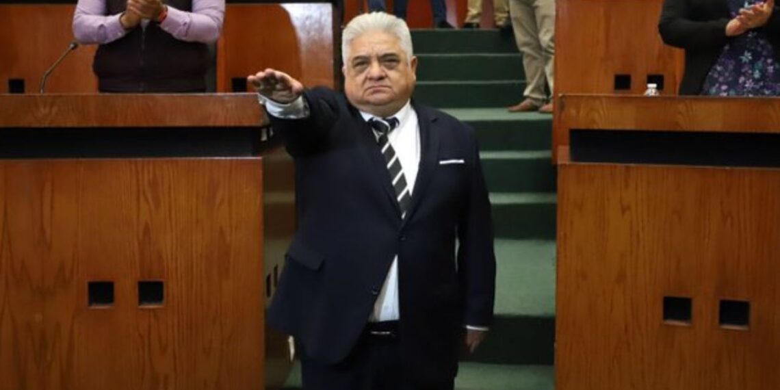 Gustavo Alarcón rinde protesta como el nuevo alcalde de Chilpancingo