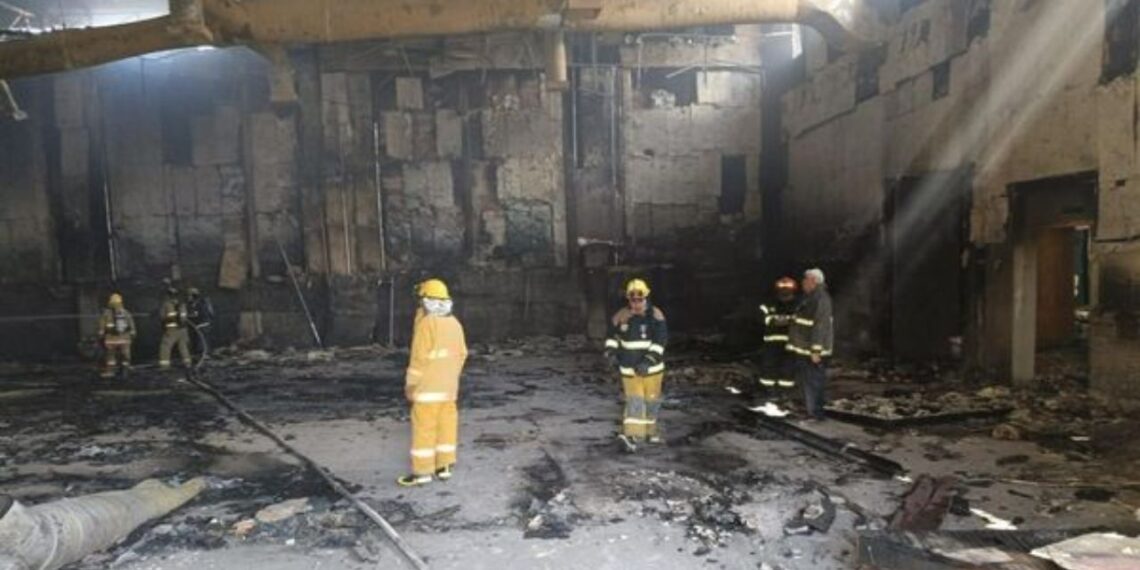 Incendio consume antiguas instalaciones del Canal 13 en San Luis Potosí