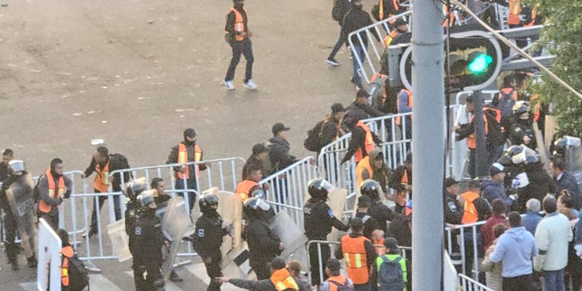 Protestan trabajadores del Poder Judicial en San Lázaro y denuncian represión