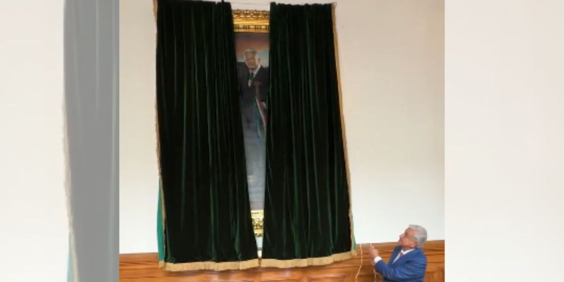 Así fue la develación del retrato presidencial de AMLO