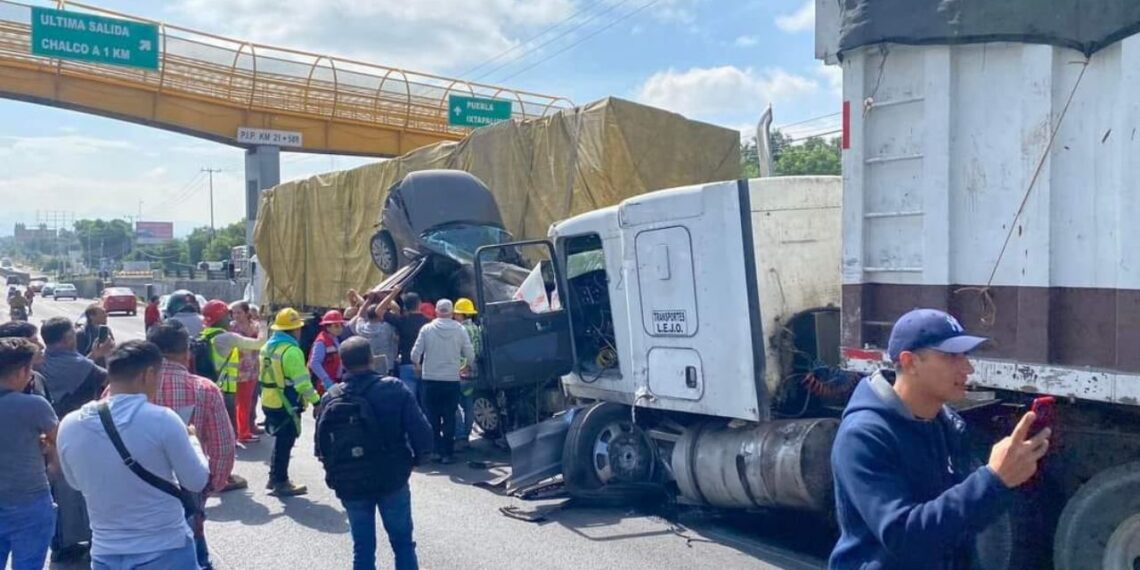 Fuerte carambola en la México-Puebla; hay varios heridos