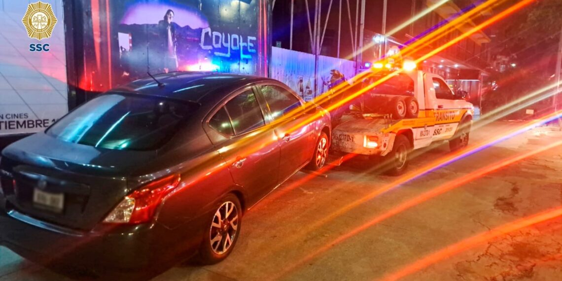 Implementan operativo para inhibir estacionamiento prohibido cerca de Plaza de Toros