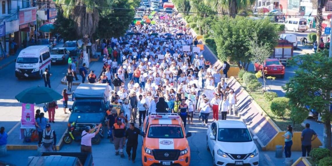 Cientos exigen justicia por asesinato del alcalde Alejandro Arcos en Chilpancingo