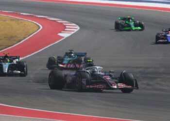 Russell, el más rápido en primera práctica; ‘Checo’ 10 y Pato O’Ward 13