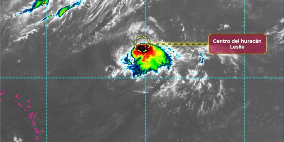 Huracán ‘Leslie’ pierde fuerza mientras se desplaza por el Atlántico