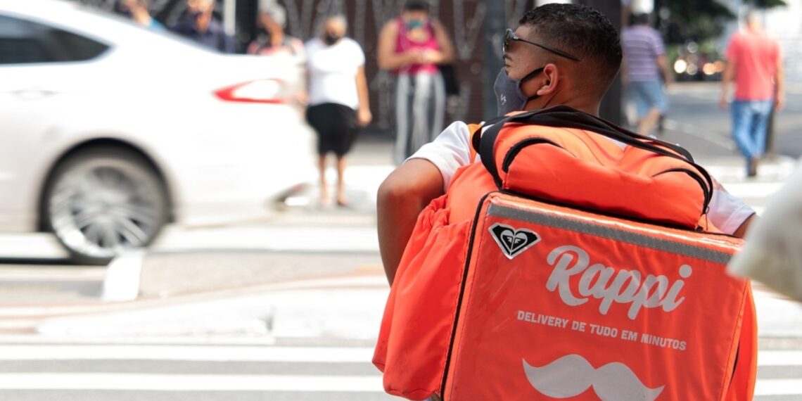 Gobierno federal presenta reforma para regularizar a repartidores de aplicaciones