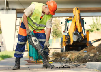 Este es el peligro de los sonidos extremos en el trabajo y las consecuencias para la salud auditiva