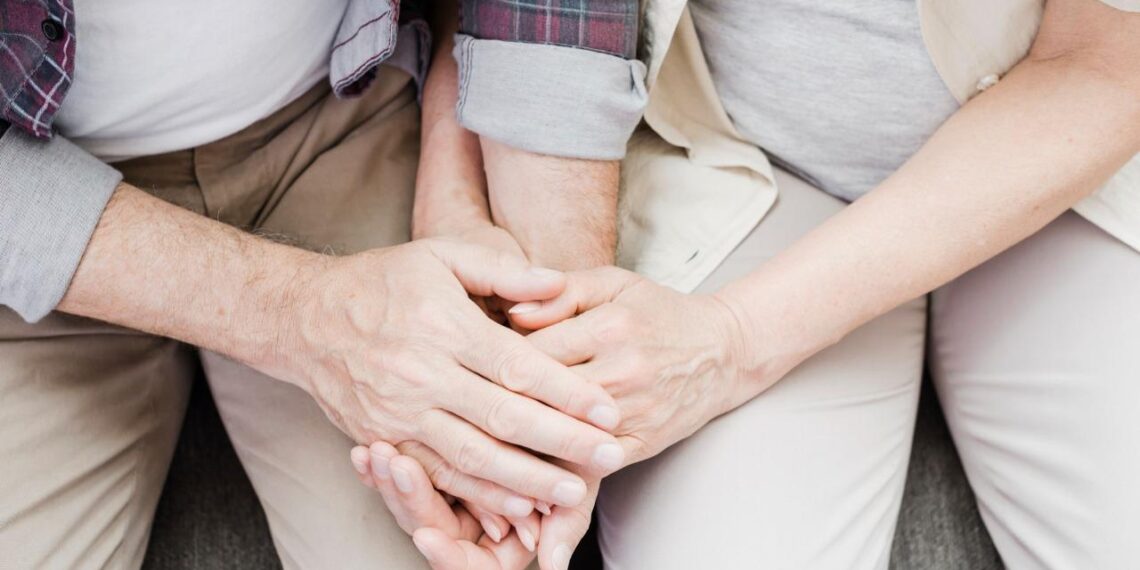 Se debe reconocer y visibilizar a las personas cuidadoras de pacientes