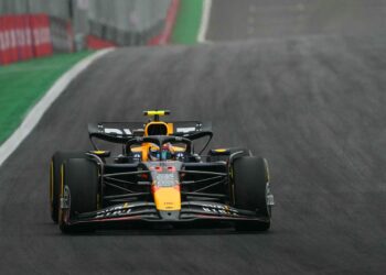 ‘Checo’ Pérez rescató un punto en Carrera Sprint de Brasil