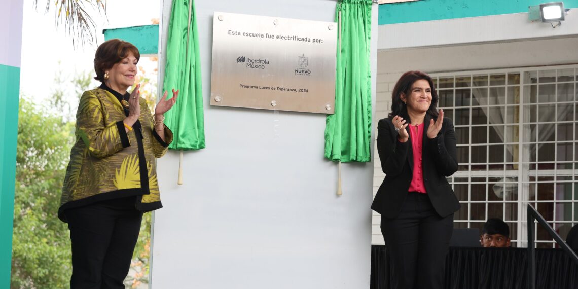 Gobierno de Nuevo León e Iberdrola México instalan paneles solares en siete planteles educativos
