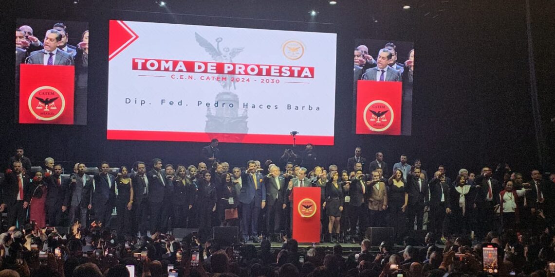 Ante un Teatro Metropolitan repleto Pedro Haces Barba reafirma su liderazgo del CATEM