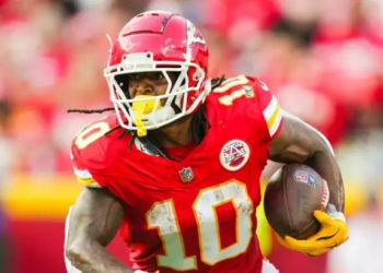 Chiefs recuperan a su corredor estrella para partido ante los Raiders