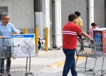 Consumo privado aumenta 2.8% interanual en agosto: Inegi