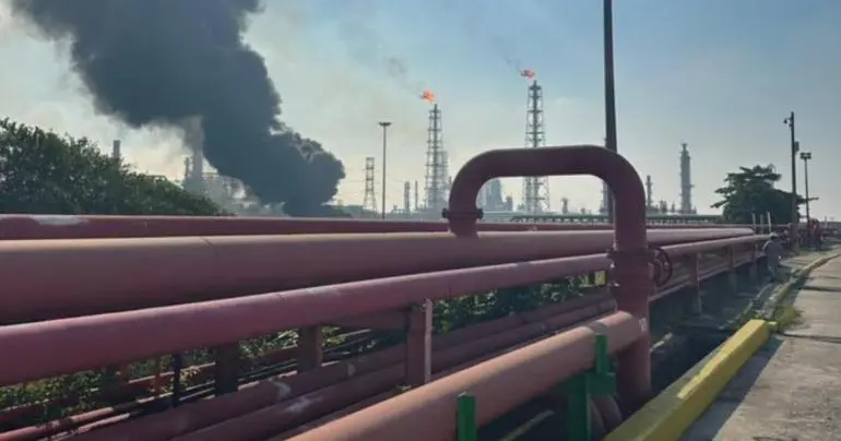 Reportan incendio en refinería de Pemex en Minatitlán, Veracruz