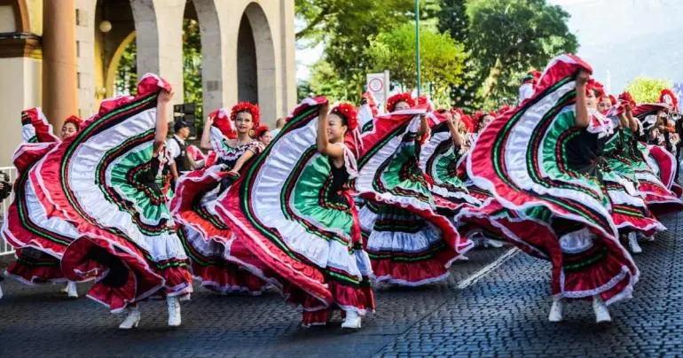 Puente por Revolución Mexicana dejará más de 42 mil mdp en turismo