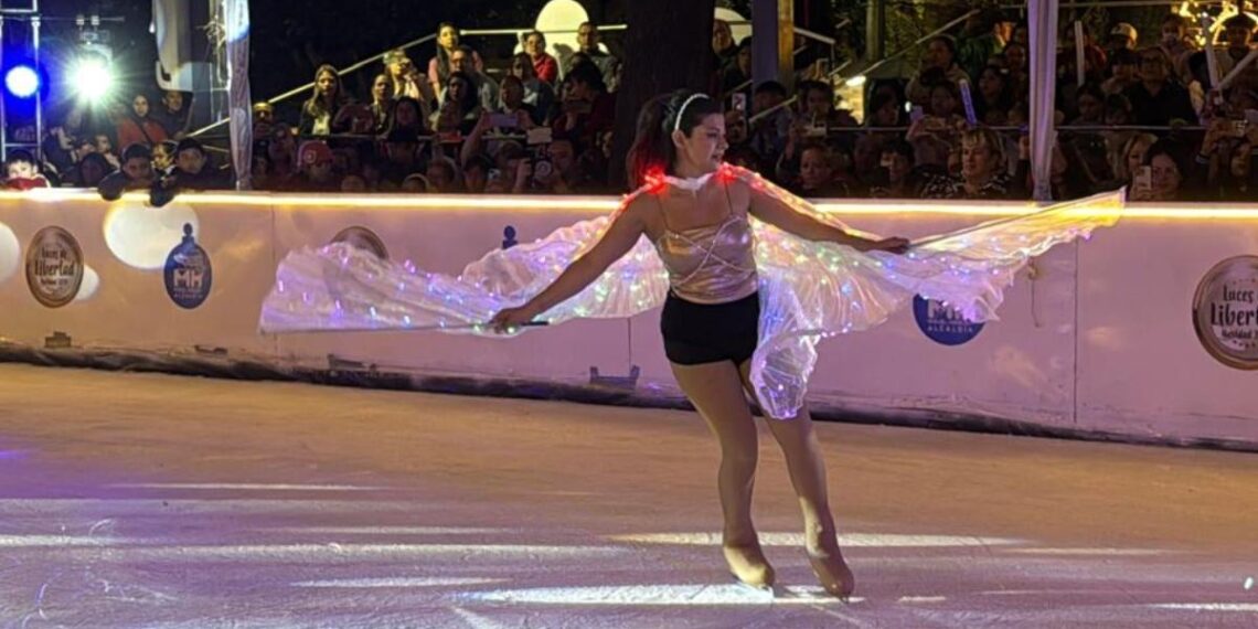 Inauguran pista de hielo gratis en la Miguel Hidalgo, CDMX