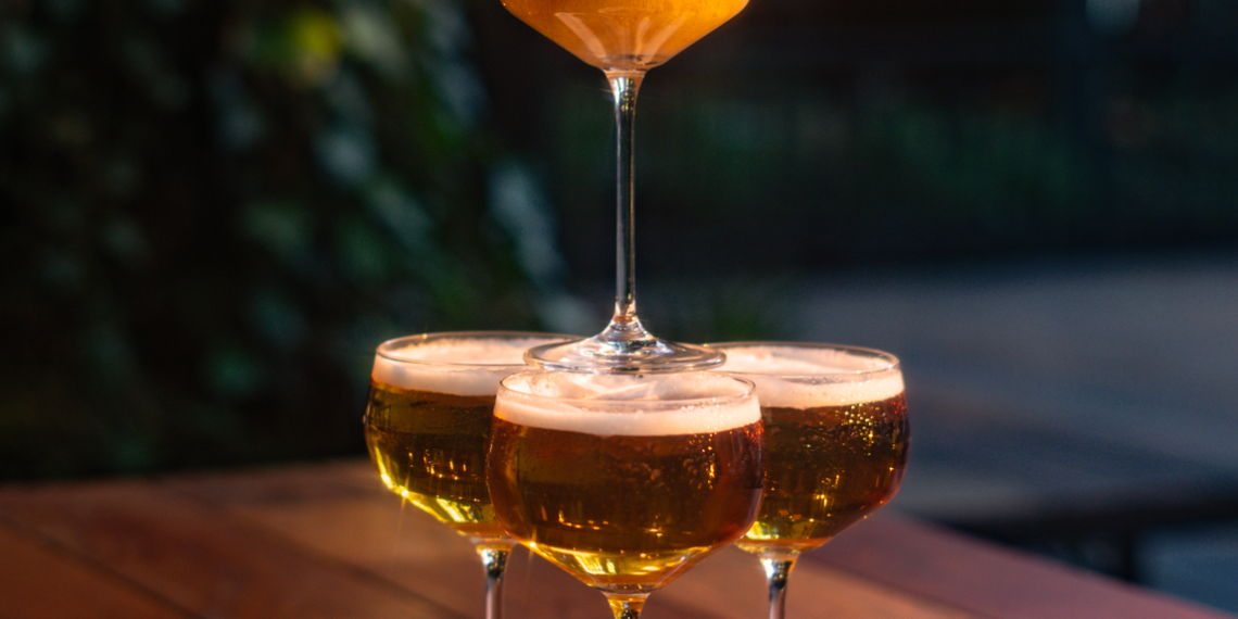 Miller High Life y Acapella lanzan una colección para darle brillo a esta temporada