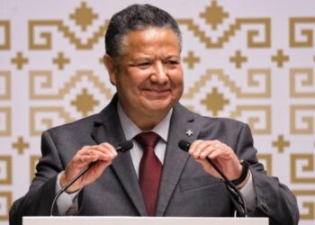 Gobernador de Hidalgo se desvanece durante recorrido en Feria de Servicios en Actopan