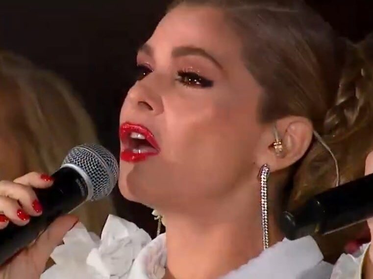 Itatí Cantoral cantó de nuevo a la Virgen de Guadalupe; éste fue el tema que interpretó con su hermano e hija