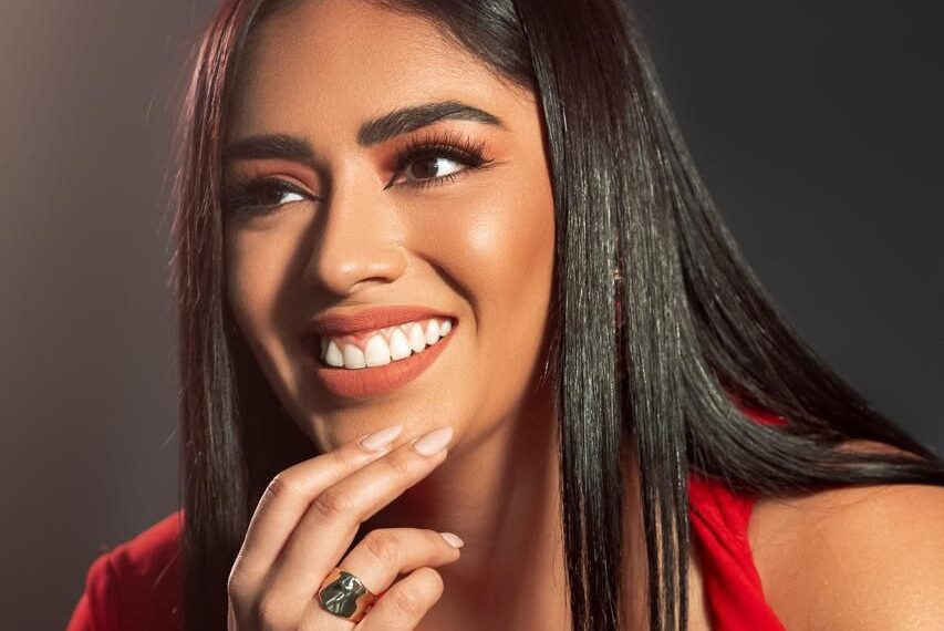 Majo Cornejo estrena emotivo sencillo navideño “Es Navidad”