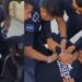 Policías usan fuerza excesiva contra hombre que les pidió trabajar en Puebla