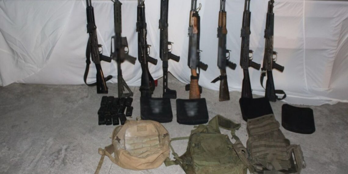 Detienen a cinco generadores de violencia en Mazatlán y liberan a dos hombres secuestrados