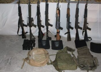 Detienen a cinco generadores de violencia en Mazatlán y liberan a dos hombres secuestrados