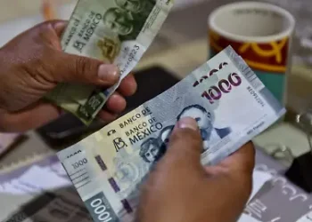 CONSEJOS PARA SOBREVIVIR LA CUESTA DE ENERO  Sólo el 20 % de los mexicanos destina parte de su   aguinaldo al ahorro