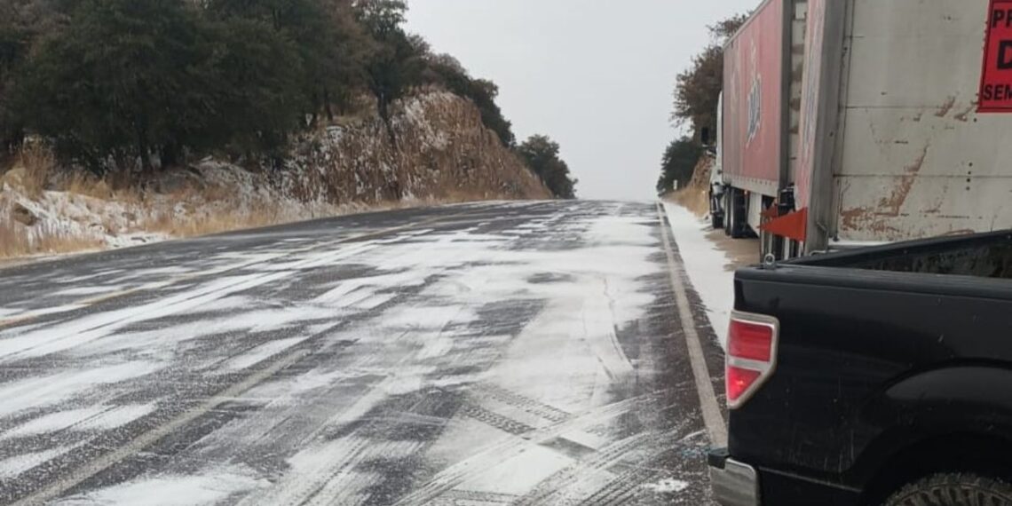 Lluvias fuertes y caída de nieve por frente frío 24