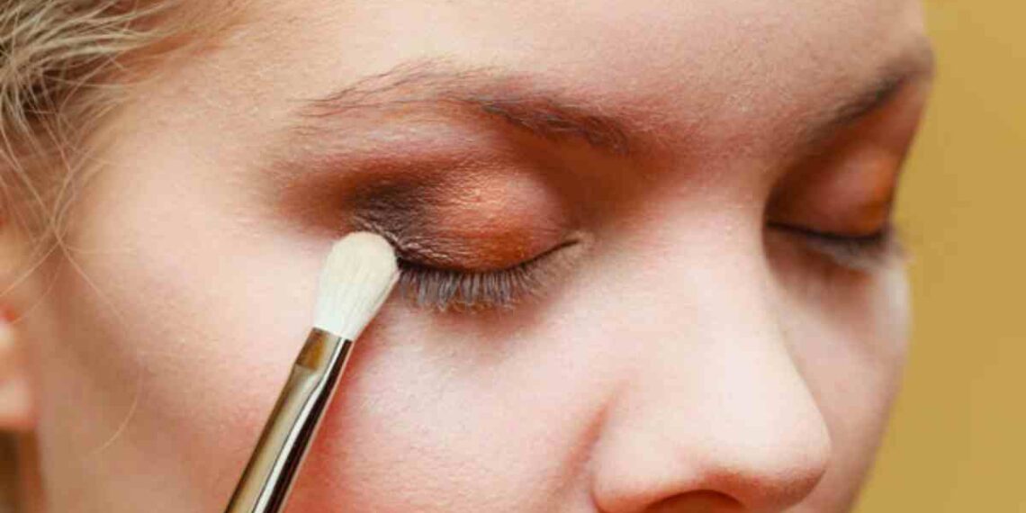 25% de las mujeres sufren afecciones oculares a causa del maquillaje