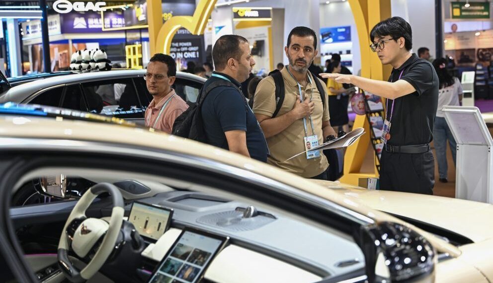 China News Service (CNS) coorganizó un seminario sobre los vehículos NEV