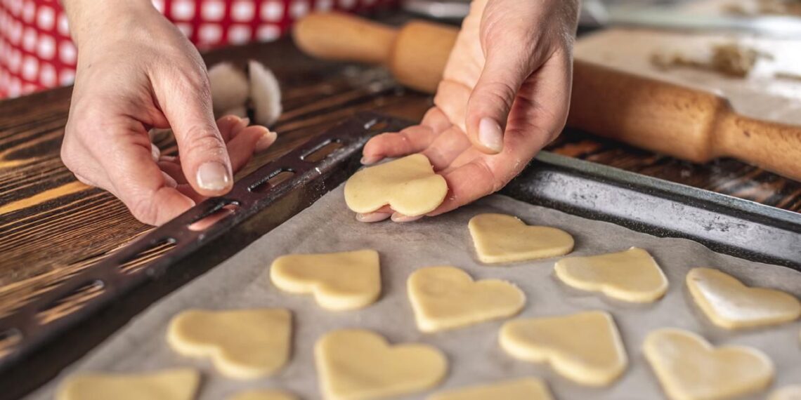 Celebra San Valentín con estas galletas caseras en solo 5 pasos