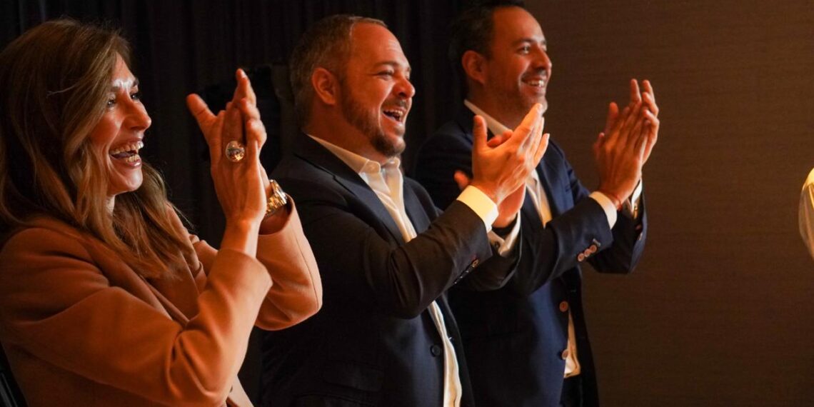 El poder de la amistad y el compañerismo en el trabajo cómo las relaciones laborales pueden impulsar tu éxito y bienestar