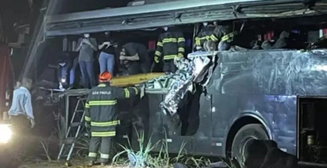 Accidente en carretera en Brasil deja 12 estudiantes muertos y 19 heridos