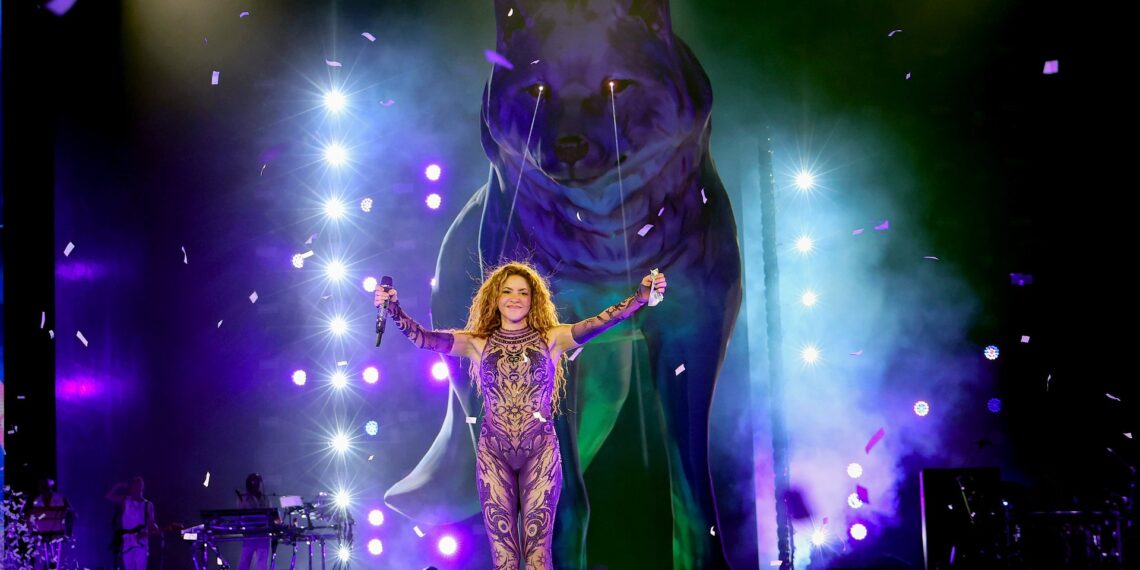Shakira comienza su muy esperada gira «Las Mujeres Ya No Lloran World Tour» en Río de Janeiro tras una increíble actuación en los Grammy y una victoria como Mejor Álbum de Pop Latino