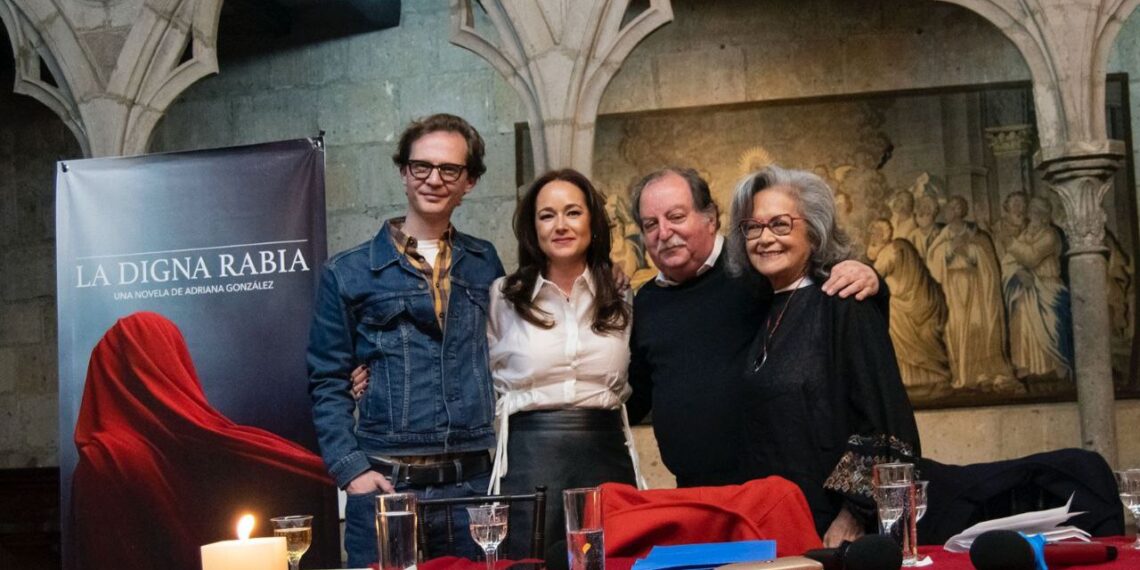 Adriana González del Valle presentó su segundo libro “La Digna Rabia”