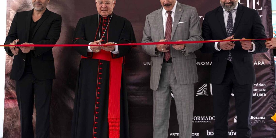 Inauguran The Mystery Man, gran exposición en la UAG