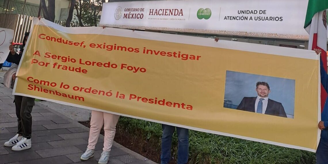 Protestan de nuevo en Condusef contra Sergio Loredo Foyo y AlquimiaPay