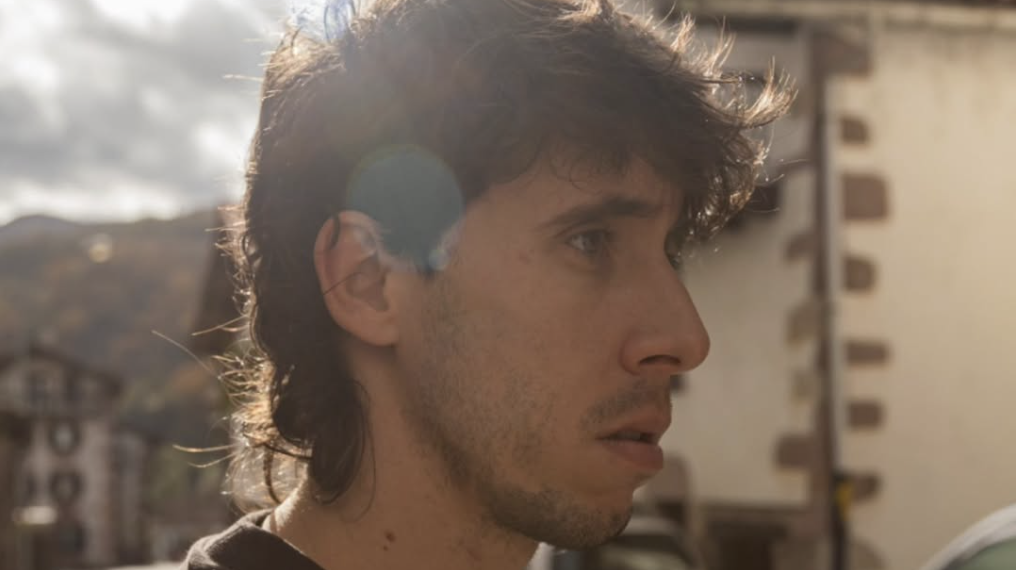 EL CANTANTE ESPAÑOL DE INDIE POP JAVI ROBLES PRESENTA SU SENCILLO “GUERRA MUNDIAL” EN MÉXICO
